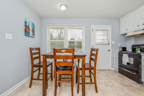 McAllister Manor image 14