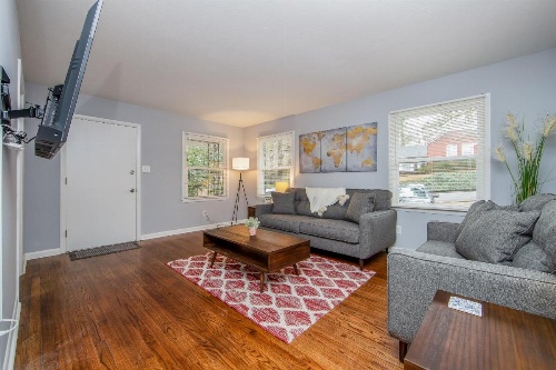 McAllister Manor image 17