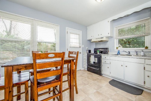McAllister Manor image 19
