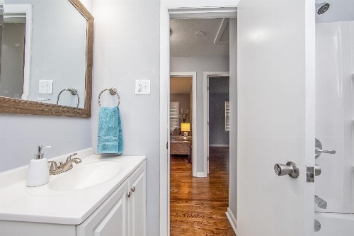 McAllister Manor image 3