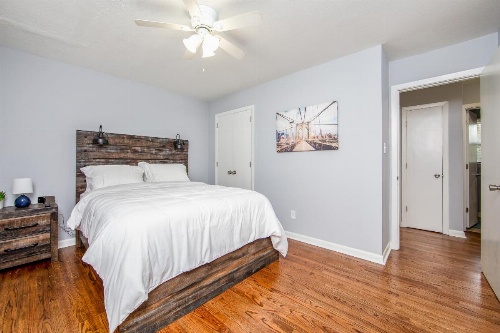 McAllister Manor image 31